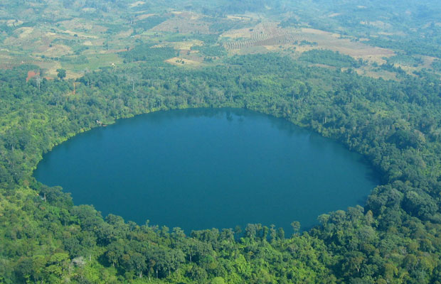 Yeak Laom Lake